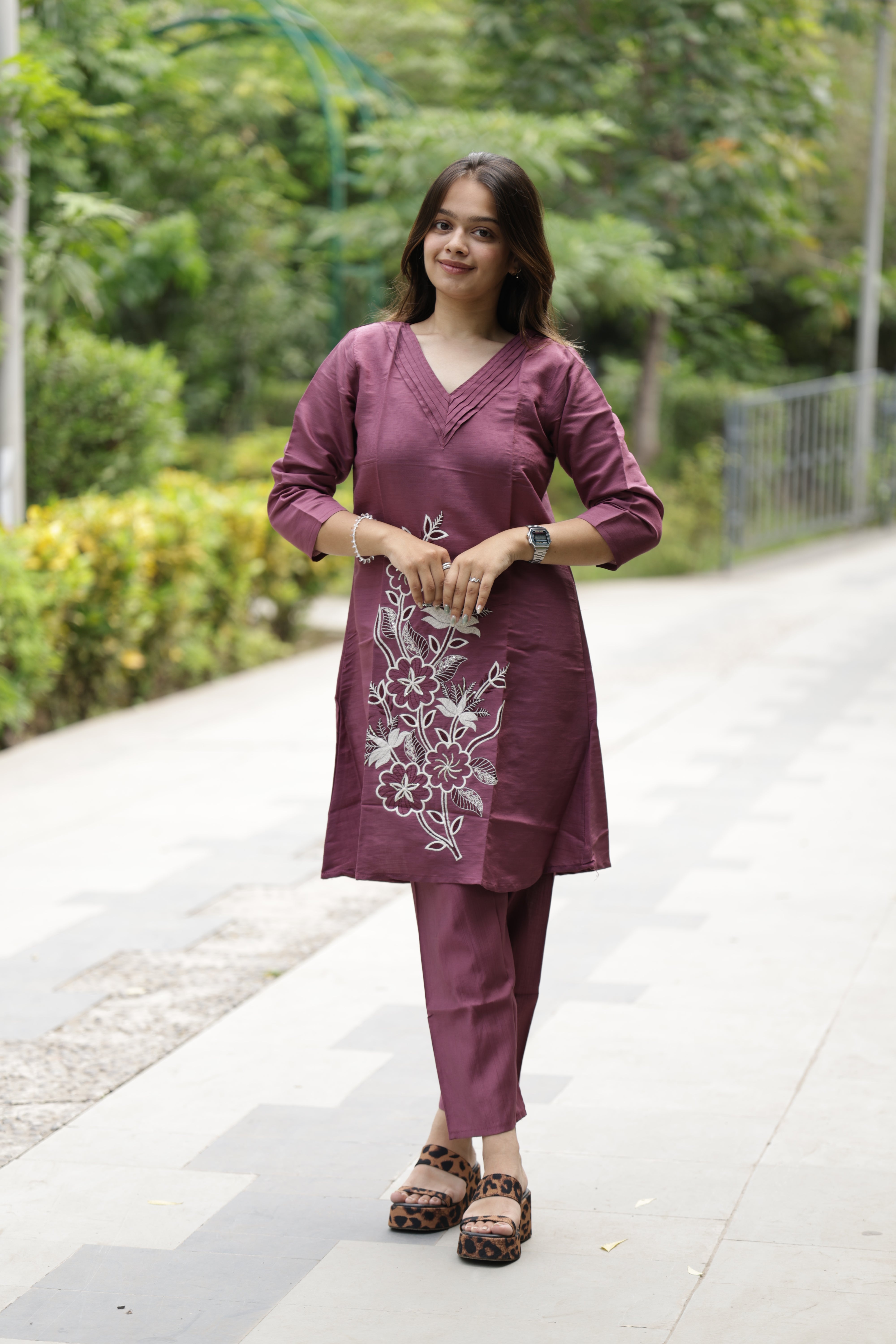 Women’s Embroidered Straight Kurta Pant Set with V-Neck Design