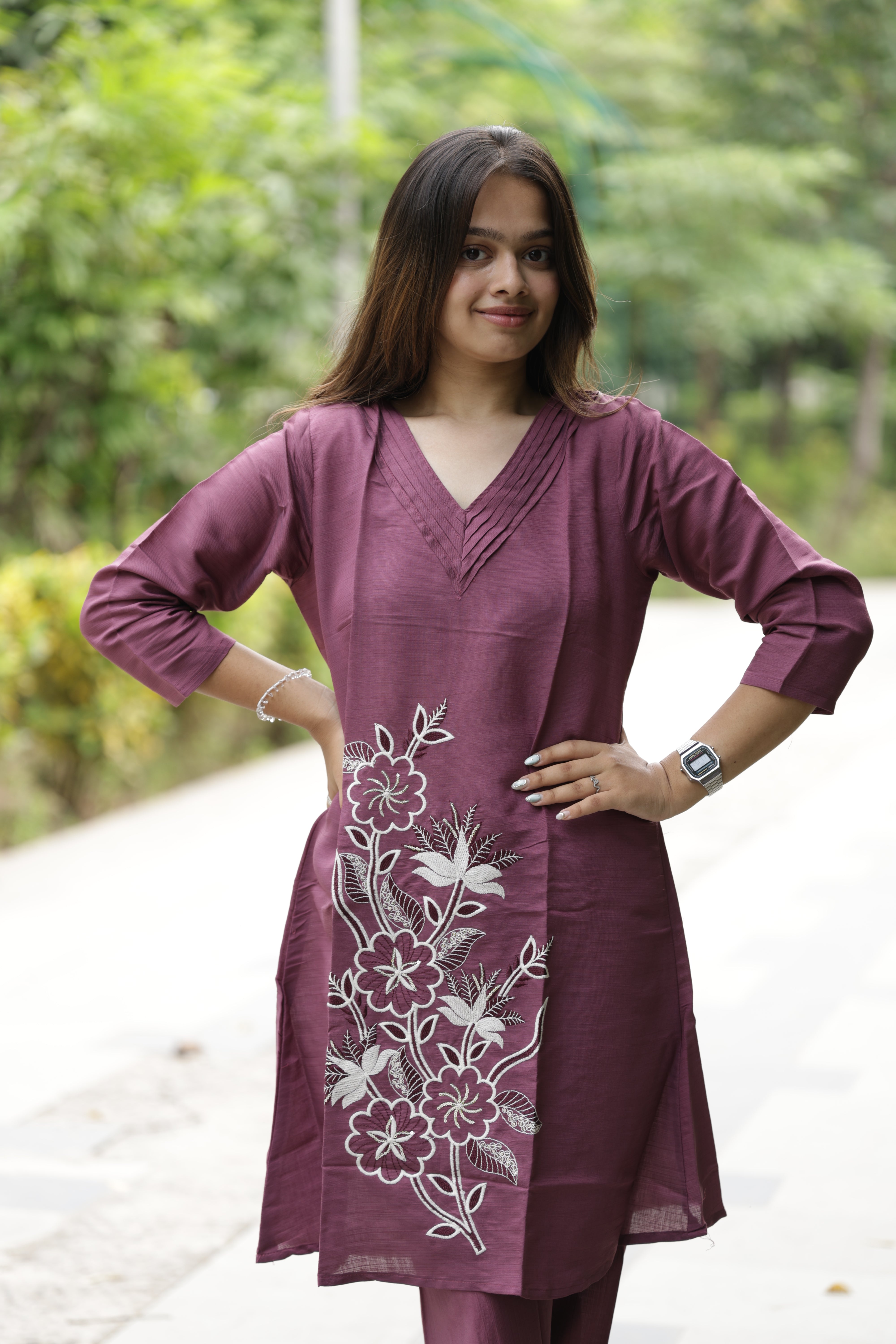 Women’s Embroidered Straight Kurta Pant Set with V-Neck Design