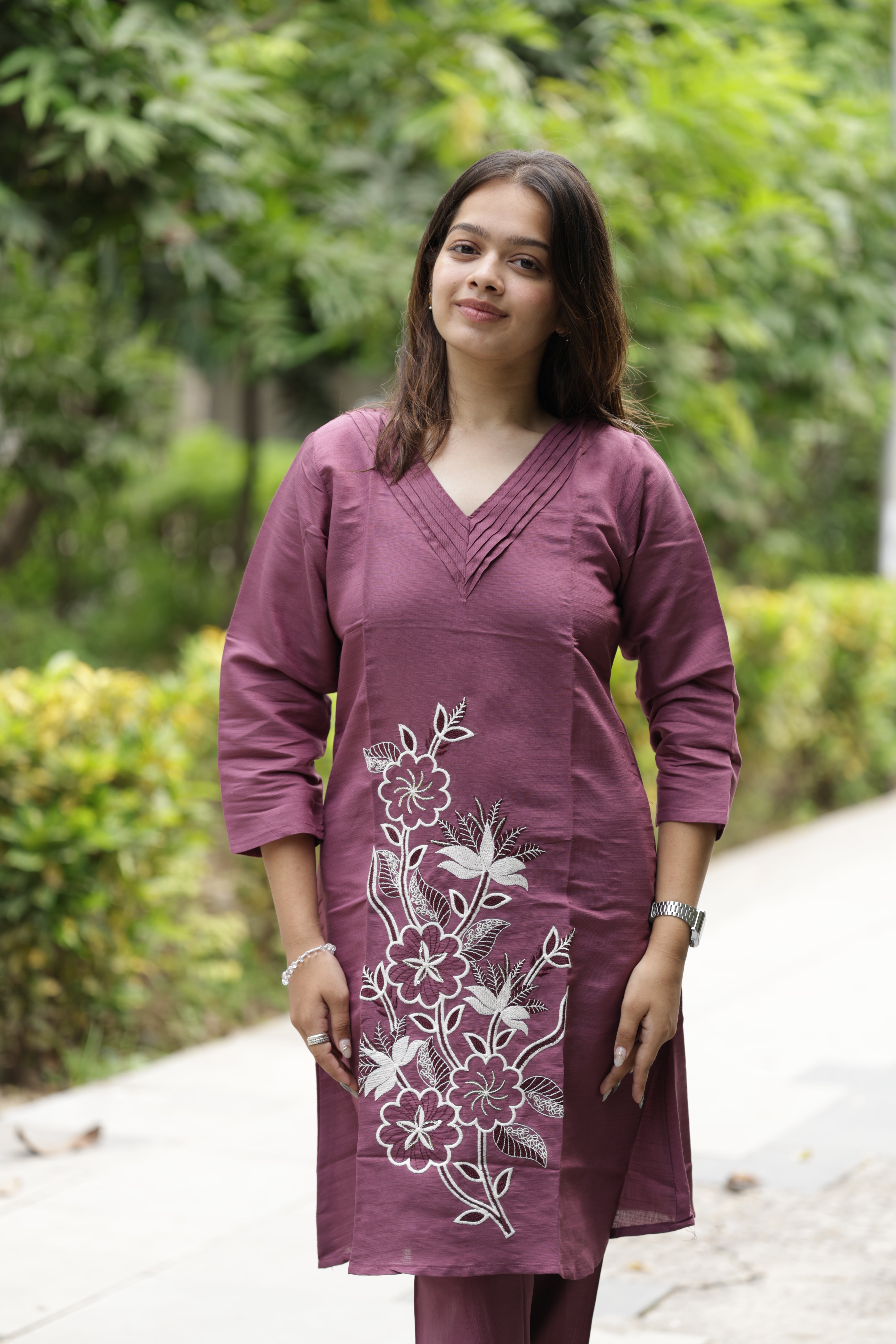 Women’s Embroidered Straight Kurta Pant Set with V-Neck Design