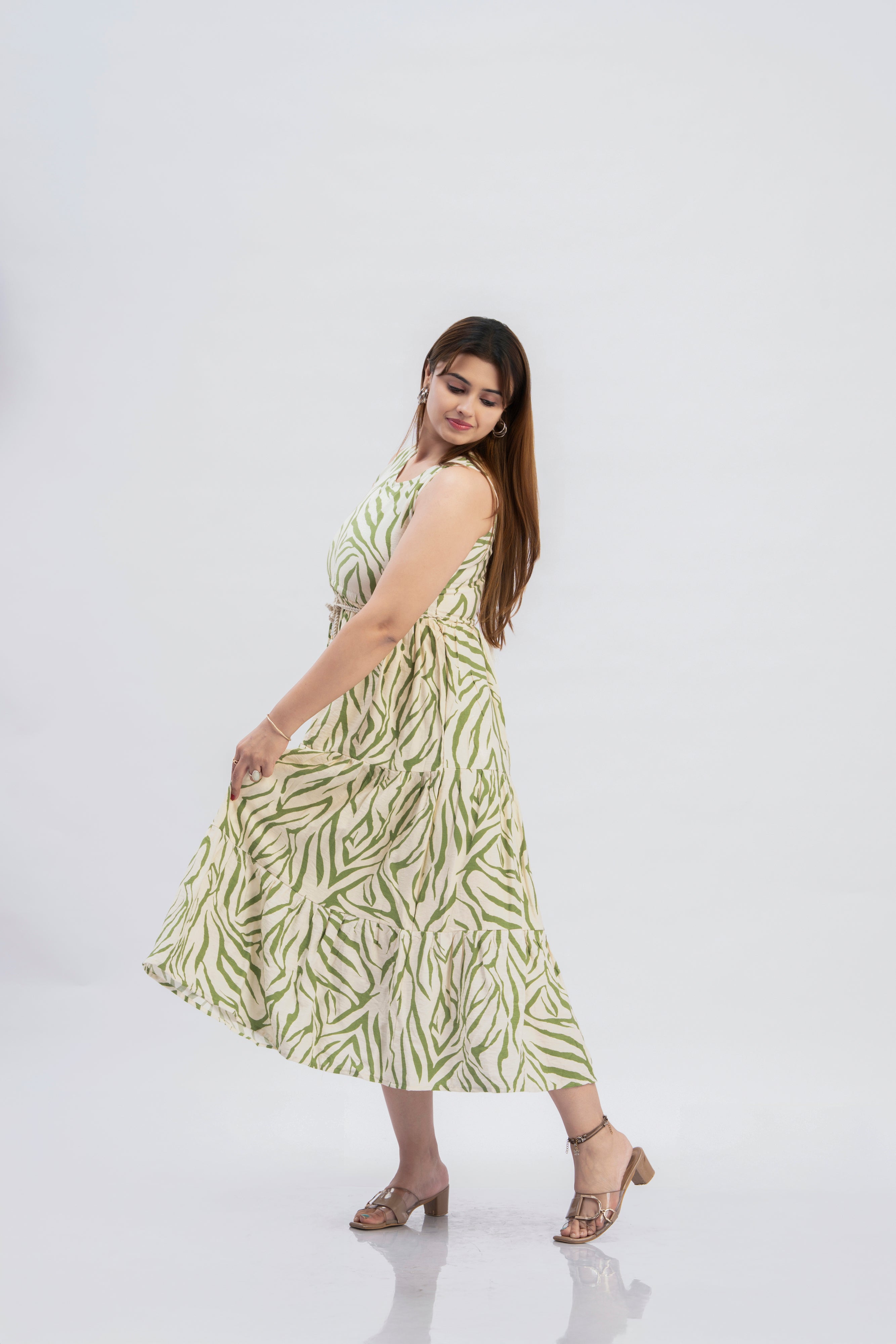 Women’s Green Zebra Print Sleeveless Tiered Midi Dress