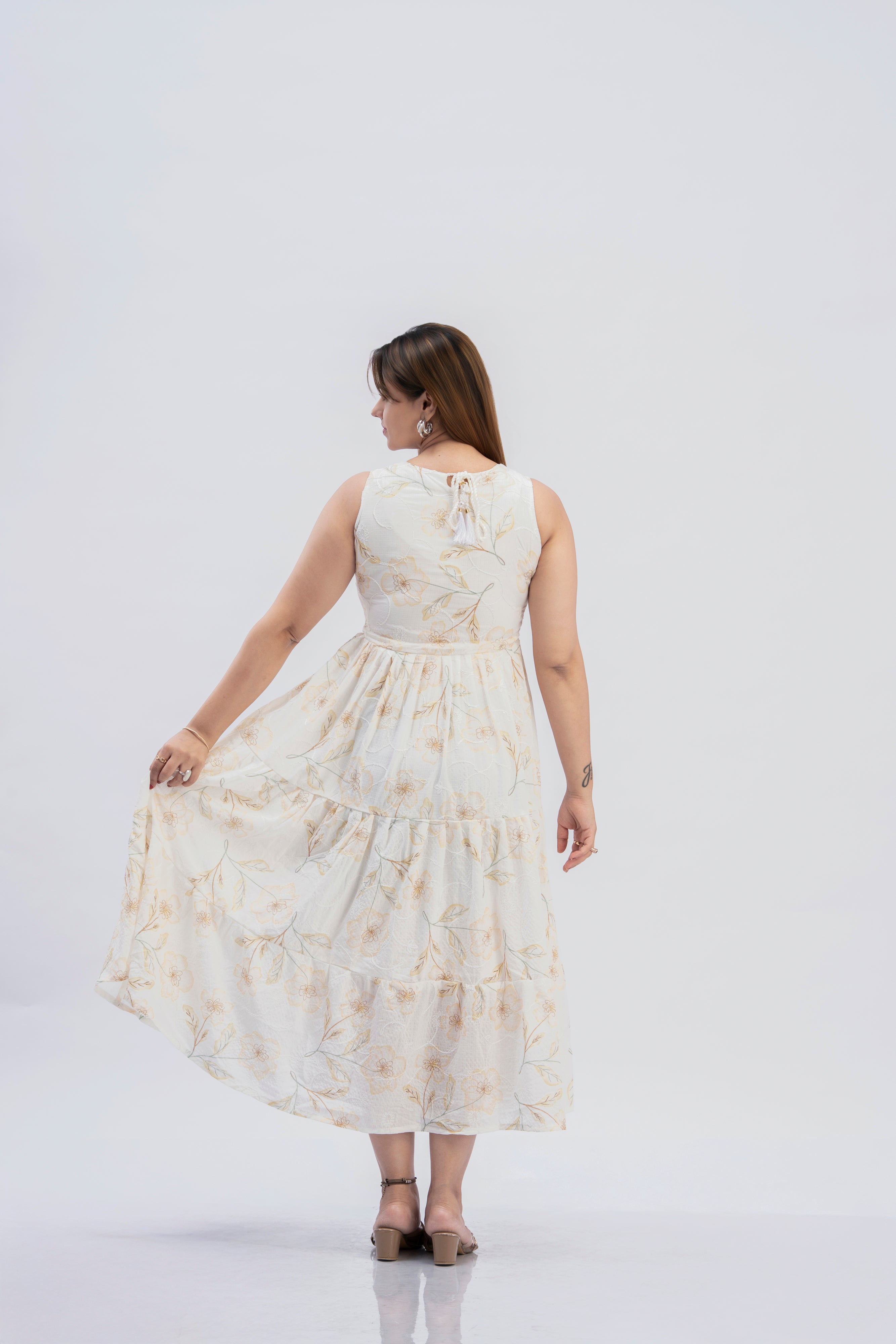 Women’s Cream Floral Printed Sleeveless Tiered Maxi Dress